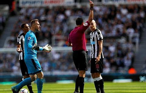 choi hon nguoi tottenham ha tan binh newcastle trong tran mo man