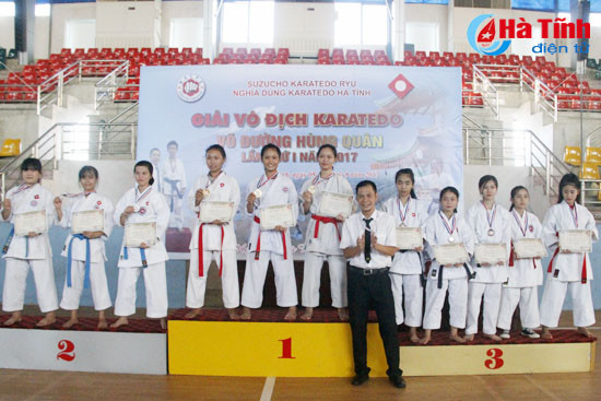 clb karatedo trung tam tdtt ha tinh gianh giai nhat toan doan