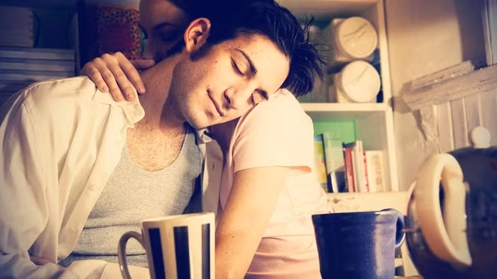 khi yeu dan ong chang qua chi la mot dua tre to xac