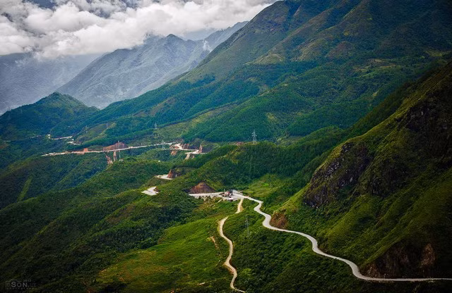 ve dep ngoan muc cua 5 cung duong deo hiem tro nhat viet nam