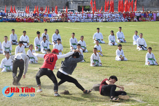 dai hoi tdtt huyen cam xuyen tranh tai 10 mon thi dau