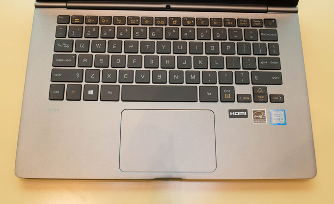 lg gram laptop nhe nhat the gioi gia 24 5 trieu dong