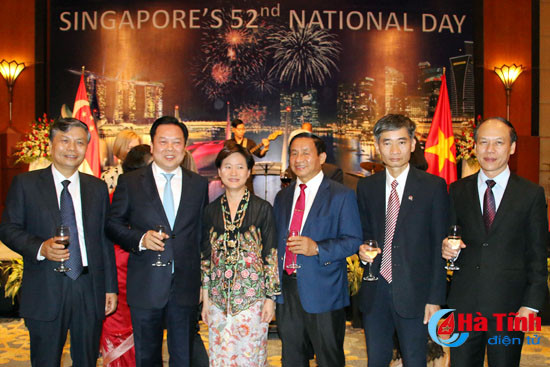 bi thu tinh uy du chieu dai ky niem 52 nam quoc khanh singapore