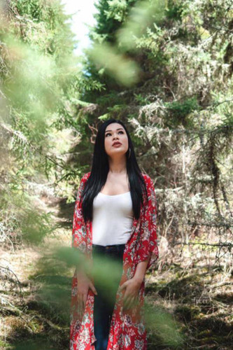 nhan sac ca tinh cua nu y ta dang quang hoa hau trai dat canada 2017