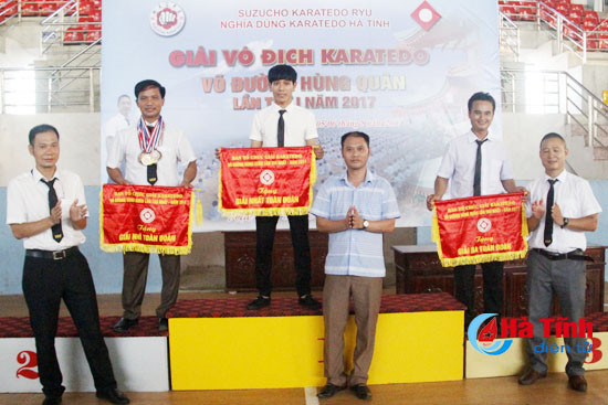 clb karatedo trung tam tdtt ha tinh gianh giai nhat toan doan