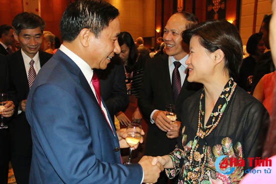 bi thu tinh uy du chieu dai ky niem 52 nam quoc khanh singapore