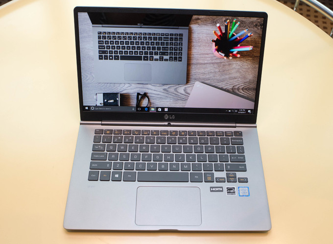 lg gram laptop nhe nhat the gioi gia 24 5 trieu dong