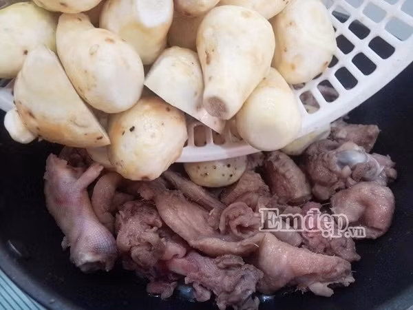 doi vi cuoi tuan voi canh vit om khoai so dan da ma cuc ngon