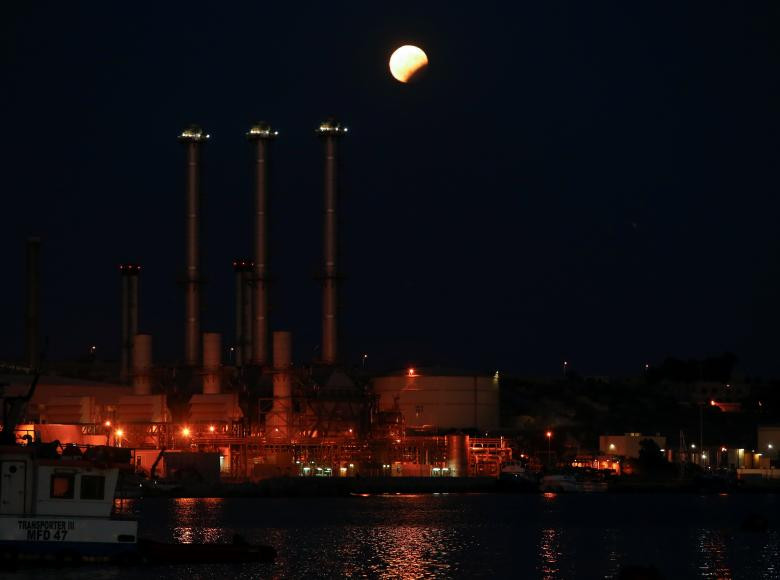 ngam nguyet thuc mot phan khap noi tren the gioi