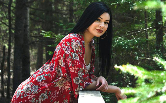 nhan sac ca tinh cua nu y ta dang quang hoa hau trai dat canada 2017