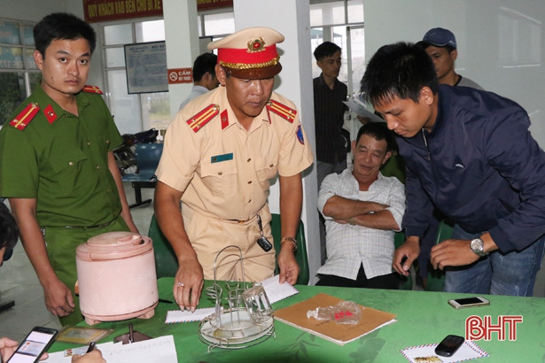 Phát hiện ma túy ở... sau đuôi rơ moóc !