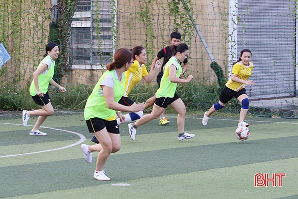 Thành đoàn Hà Tĩnh khai mạc giải bóng đá nữ 2018