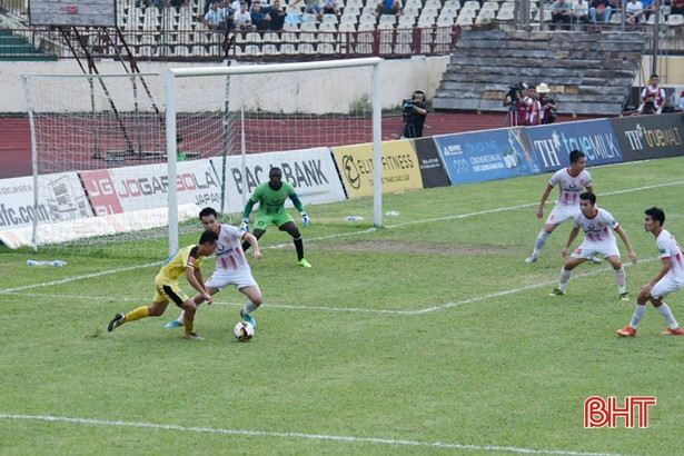 Play-off Nam Định vs Hà Nội B: CĐV Hà Tĩnh “đổ bộ” sân Vinh