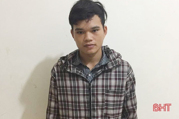 Trộm 15 chỉ vàng của người cùng xã