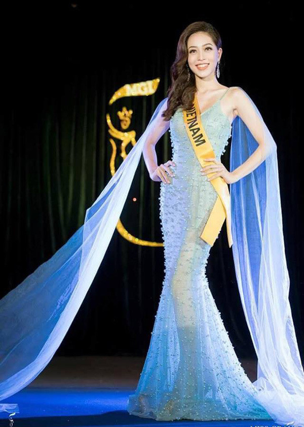 Á hậu người Hà Tĩnh diện váy xẻ ở tiệc chào mừng Miss Grand International