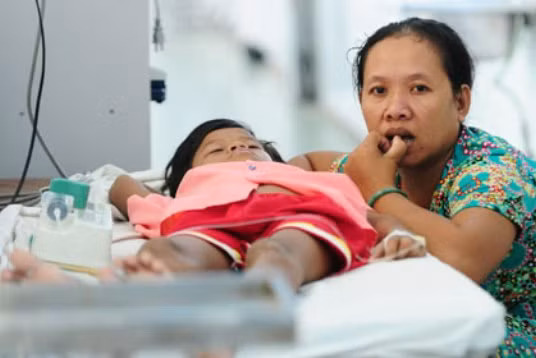 Tay chân miệng, sởi, SXH đồng loạt “tấn công”, Bộ Y tế yêu cầu phân loại giảm lây chéo, tử vong