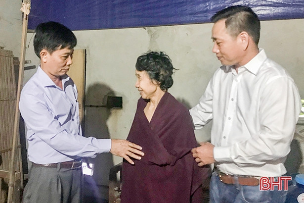 Hội Doanh nhân trẻ Hà Tĩnh tặng quà nạn nhân chất độc da cam