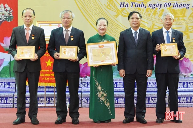 Ủy ban Kiểm tra Tỉnh ủy Hà Tĩnh đón nhận Huân chương Lao động hạng Nhất