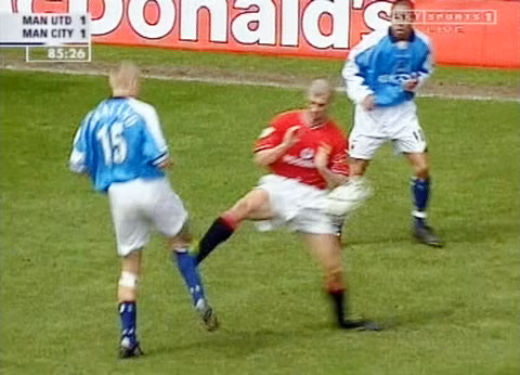 11 pha phạm lỗi ghê rợn nhất làng túc cầu