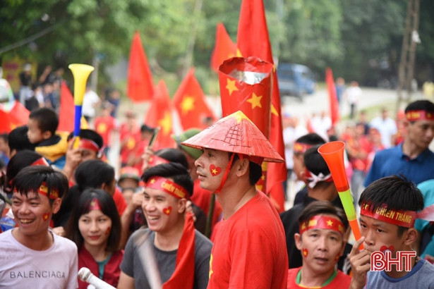 Play-off Nam Định vs Hà Nội B: CĐV Hà Tĩnh “đổ bộ” sân Vinh