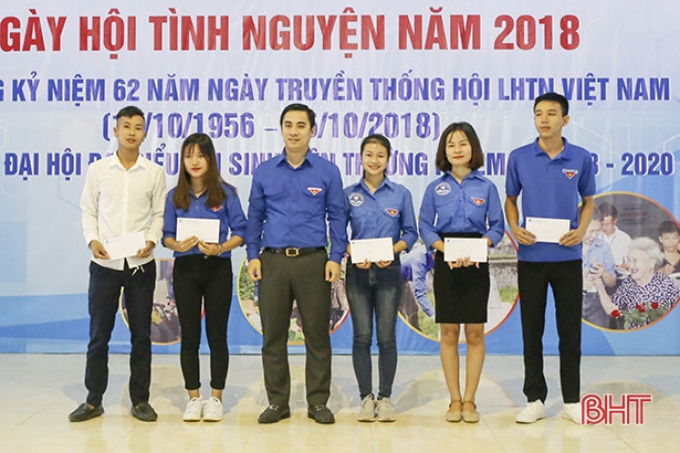 “Ngày hội tình nguyện 2018” tại Đại học Hà Tĩnh thu về 221 đơn vị máu