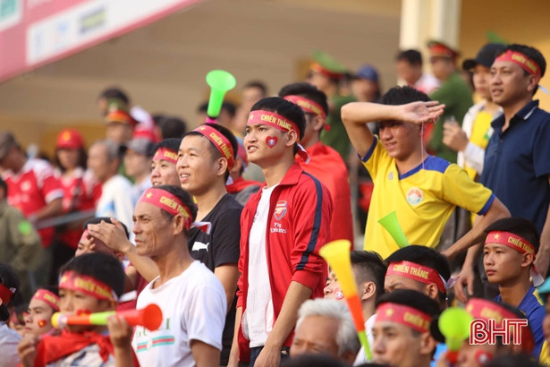 Play-off Nam Định vs Hà Nội B: CĐV Hà Tĩnh “đổ bộ” sân Vinh