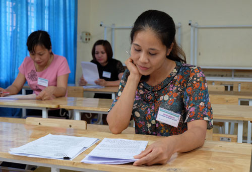 Cán bộ chấm thi môn Ngữ văn ở kỳ thi THPT quốc gia năm 2018. Ảnh: Quỳnh Trang Chấm thi THPT quốc gia 2019 sẽ được tổ chức theo cụm