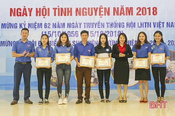 “Ngày hội tình nguyện 2018” tại Đại học Hà Tĩnh thu về 221 đơn vị máu
