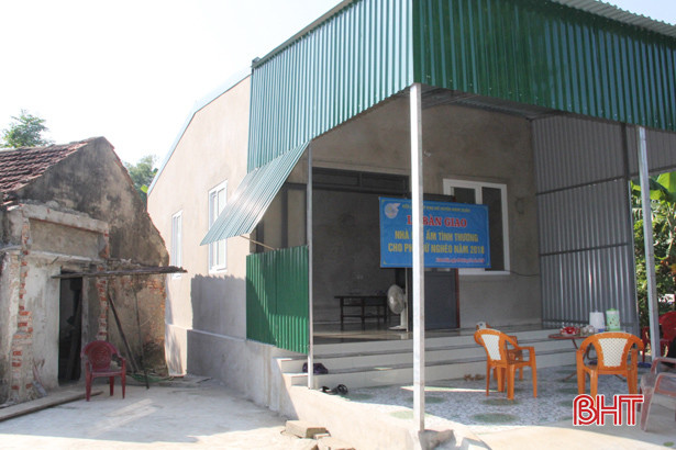 Bàn giao “Mái ấm tình thương” cho phụ nữ đơn thân