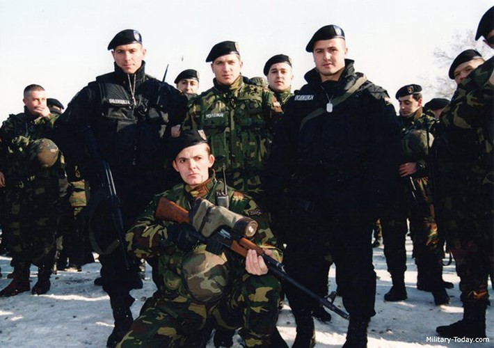 Hình ảnh siêu súng bắn tỉa M76 gợi nhớ về huyền thoại AK47