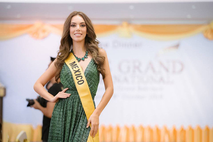 Á hậu người Hà Tĩnh diện váy xẻ ở tiệc chào mừng Miss Grand International