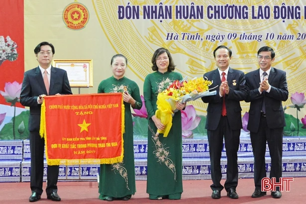 Ủy ban Kiểm tra Tỉnh ủy Hà Tĩnh đón nhận Huân chương Lao động hạng Nhất