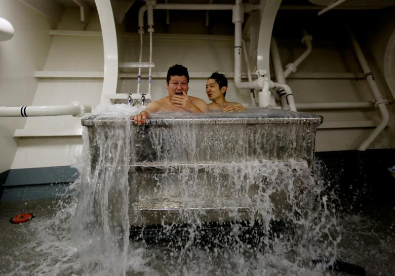 Khám phá cuộc sống thủy thủ trên chiến hạm lớn nhất Nhật Bản