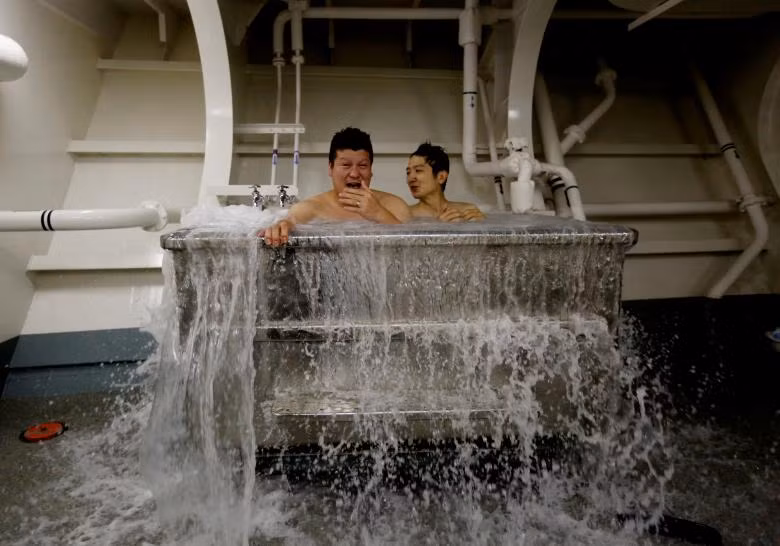 Khám phá cuộc sống thủy thủ trên chiến hạm lớn nhất Nhật Bản