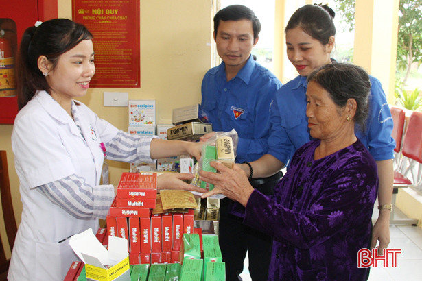 100 người cao tuổi ở Nghi Xuân được khám bệnh miễn phí