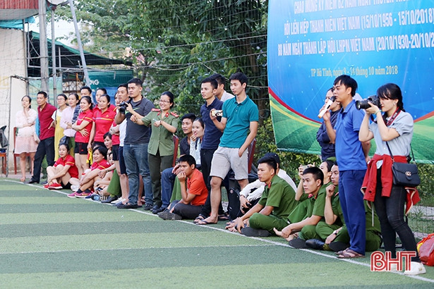 Thành đoàn Hà Tĩnh khai mạc giải bóng đá nữ 2018