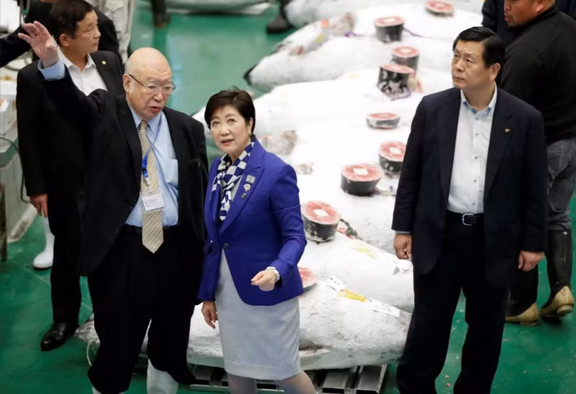 Chợ cá lớn nhất thế giới tổ chức phiên đấu giá đầu tiên tại địa điểm mới