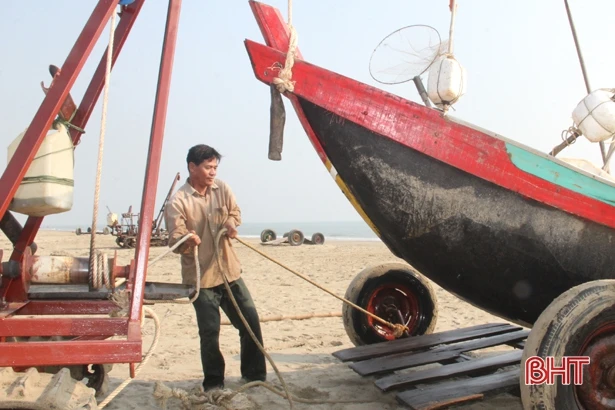 Ngư dân Xuân Yên “sáng chế” máy kéo tàu thuyền, mỗi ngày kiếm nửa triệu