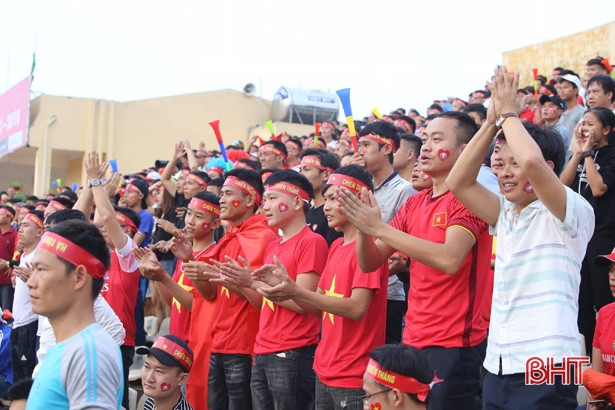 Play-off Nam Định vs Hà Nội B: CĐV Hà Tĩnh “đổ bộ” sân Vinh