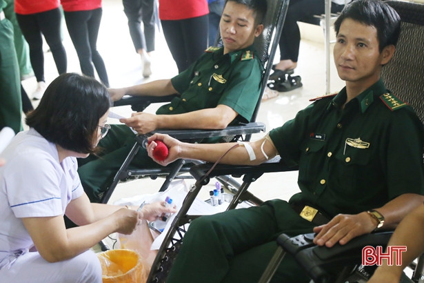 “Ngày hội tình nguyện 2018” tại Đại học Hà Tĩnh thu về 221 đơn vị máu