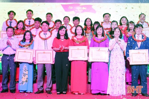 Vinh danh 49 điển hình “dân vận khéo” Khối doanh nghiệp Hà Tĩnh