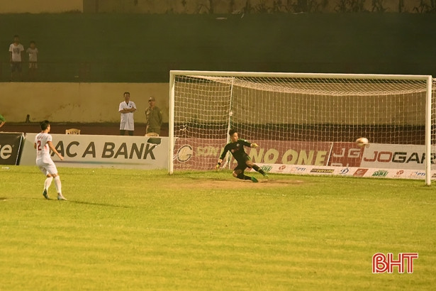 Thua Nam Định trên chấm 11m, Hà Nội B lỡ hẹn với V.League