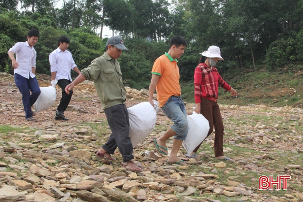 Thả hơn 1 tấn cá giống tái tạo nguồn lợi thủy sản hồ Kẻ Gỗ