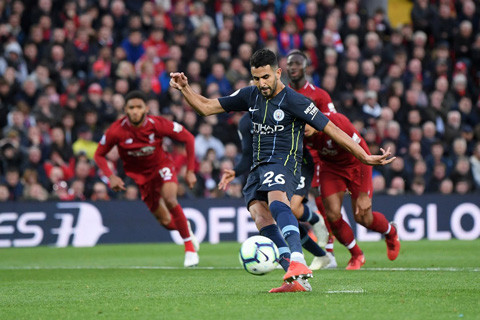 Mahrez hỏng 11m, Man City chia điểm Liverpool