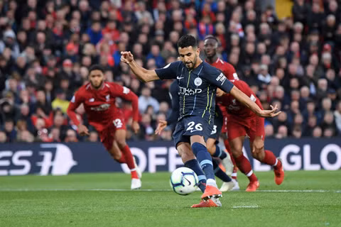 Mahrez hỏng 11m, Man City chia điểm Liverpool