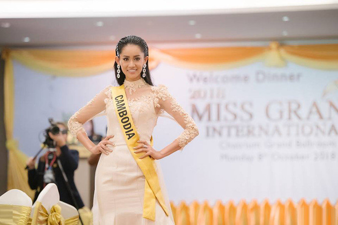 Á hậu người Hà Tĩnh diện váy xẻ ở tiệc chào mừng Miss Grand International