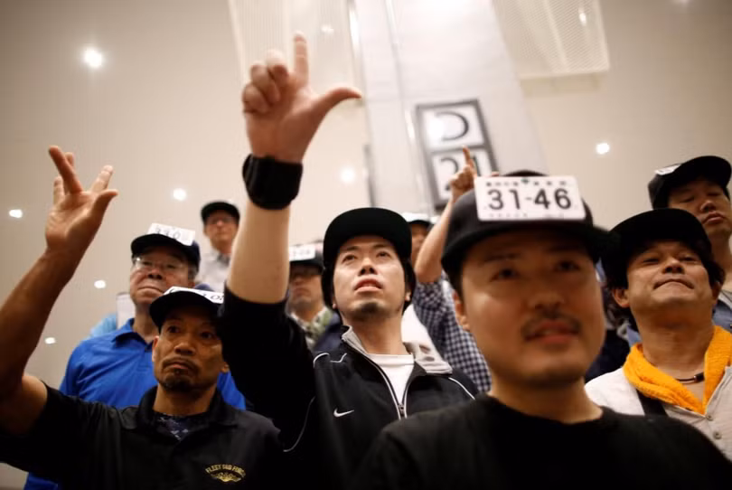 Chợ cá lớn nhất thế giới tổ chức phiên đấu giá đầu tiên tại địa điểm mới