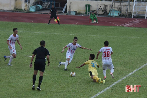 Play-off Nam Định vs Hà Nội B: CĐV Hà Tĩnh “đổ bộ” sân Vinh