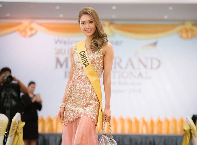 Á hậu người Hà Tĩnh diện váy xẻ ở tiệc chào mừng Miss Grand International