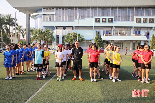 Thành đoàn Hà Tĩnh khai mạc giải bóng đá nữ 2018